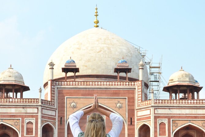 Taj Mahal Sunrise and Agra Private Tour By Car From Delhi - Agra Fort in one hour: Akbar’s 1565-era story
