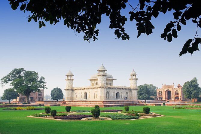 Taj Mahal Tour By Express Train from Delhi - The express train ride: food included, timing preserved