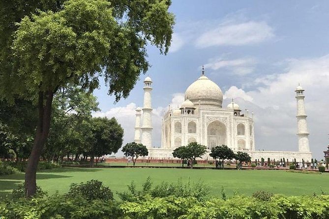 Taj Mahal Tour by Gatimaan Express Train With Lunch At 5 Star Hotel - Taj Mahal first thing: what your guide helps you notice