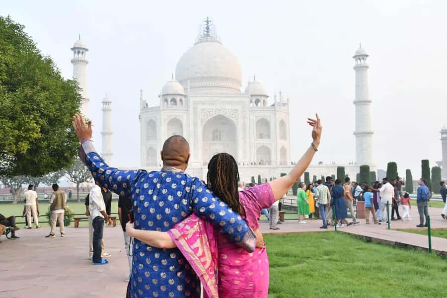 Taj Mahal Tour Fast-Track Entry with Tickets - Hotel Pickup and Air-Conditioned Transport in Agra
