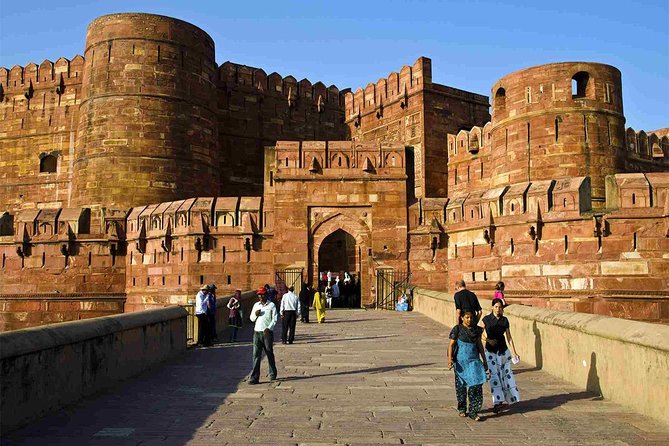 Taj Mahal Tour same day Gatimaan Express - Delhi-Agra Train tour - Gatimaan Express Comfort: AC, Timing, and a Meal