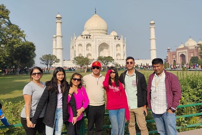 Taj Mahal visits with Licensed Guide with Entry Assistance - Taj Mahal in 3 hours: what this guided setup actually gives you
