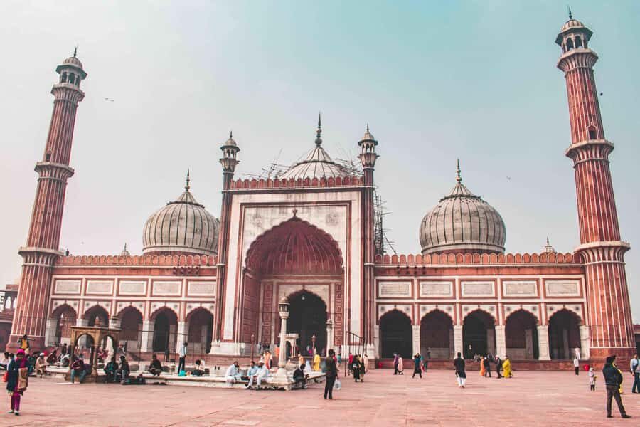Taj & Time-Honored Delhi: A Guided 2-Day Journey - Real-World Tips: Friday Closures, Luggage, and Avoiding Time-Wasters