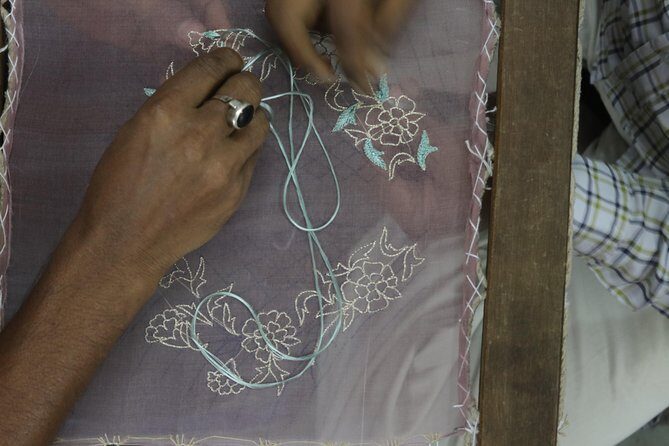 The Indian Wedding Tour : Dance, Textile, Workshops all inclusive - Tohfe Wala Gumbad Stop: A Historic Mosque Moment in the Middle of Shopping
