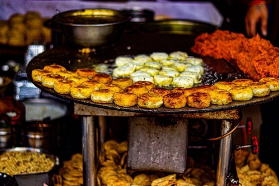 The Ultimate 1 Day in Varanasi - How to Spend 13 Hours - Breakfast and the city story: temples, mosques, and BHU