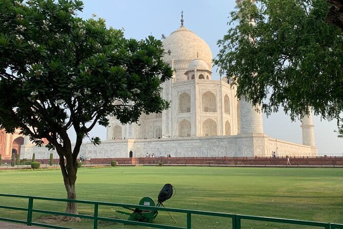 Tour a Nueva y Vieja Delhi Con Guía en Idioma Español - Khan Market and Lodhi Garden Area: Branded Shopping, Less Bargain Energy
