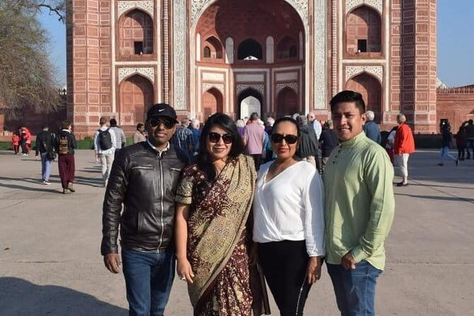 Tour to Akshardham temple with Guide and Delhi Transfer - Price and logistics: is $29.21 per person a smart deal?