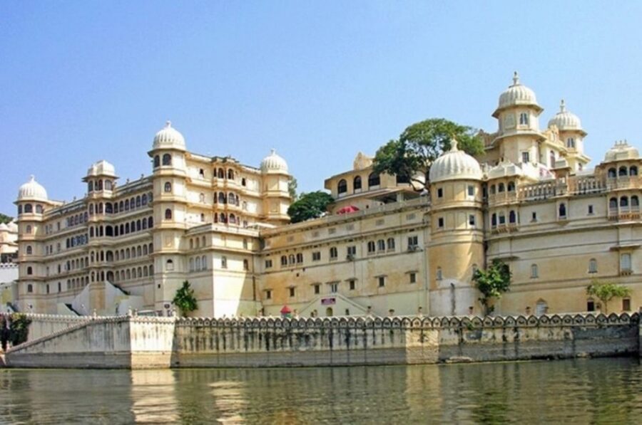 Transfer from Jodhpur to Udaipur via Jain Temple in Ranakpur - How the day flows: morning pickup, Ranakpur pause, then Udaipur drop-off