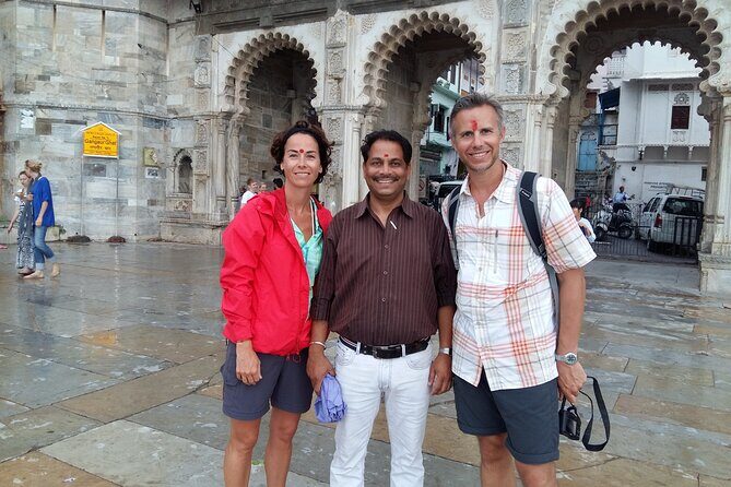 TRAVEL WITH CHINMAY -Heritage Walk - With Local B. Fast - A 2-hour Udaipur heritage walk that starts and ends at Jagdish Temple