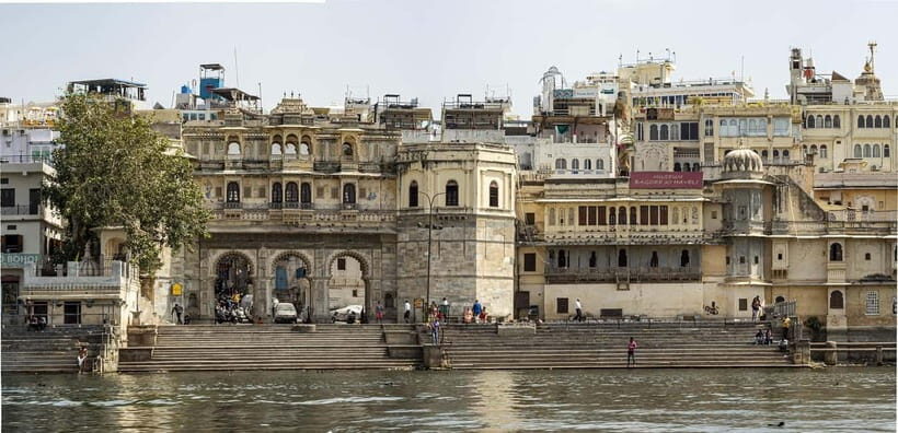 Udaipur: City of Lakes Day Tour with Private Guide - Lunch Break: Plan for Food Costs and a Simple Reset