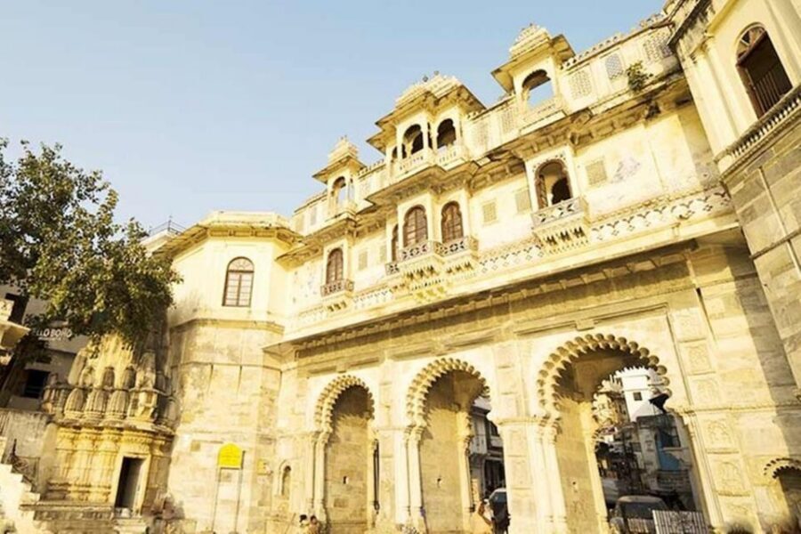 Udaipur: City Palace Museum Tour and Lake Pichola Boat Tour - Key Things You’ll Notice