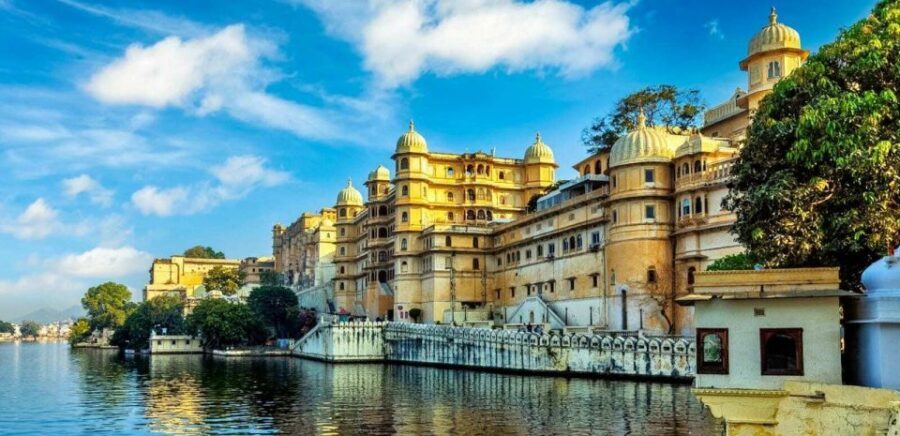 Udaipur: City Palace Museum Tour and Lake Pichola Boat Tour - Lake Pichola Boat Tour: Shared Ride, Scenic Payoff