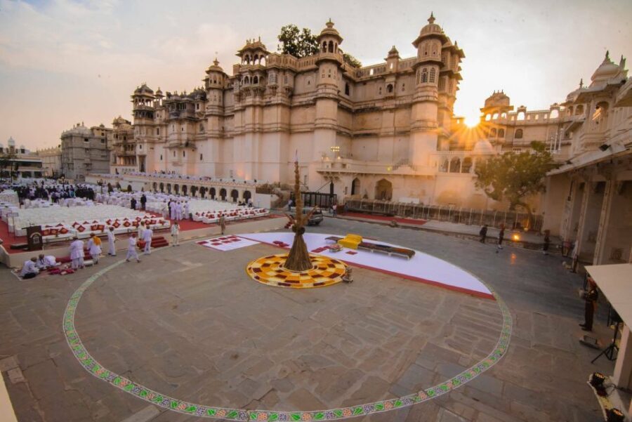 Udaipur: City Palace Museum Tour and Lake Pichola Boat Tour - Jagdish Temple Next to the Palace: A Worship Site Since 1651