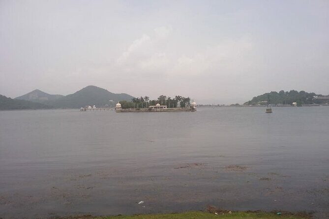 Udaipur City Private Luxury Tour With Guide - What $43 buys you in Udaipur (and what it doesn’t)