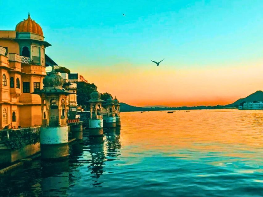 Udaipur Cultural Walking Tour with Local Snacks - Shree Sheetal Nath Kaanch Swetamber Jain Temple: A Visual Stop With Meaning