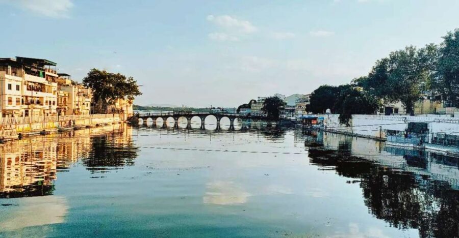 Udaipur Cultural Walking Tour with Local Snacks - Lake Pichola Break Time: Snack Tasting With Real Pause Power