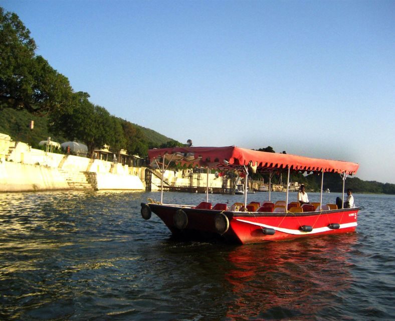 Udaipur: Evening Boat Ride with Puppet Show and Dinner - Lake Pichola at Dusk: The Part That Makes It Worth the Trip