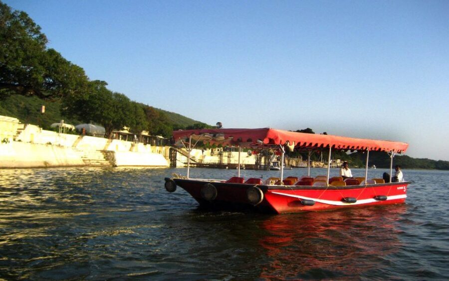 Udaipur Full-Day Private Tour with Boat Ride and Lunch - Saheliyon Ki Bari: a garden that slows the day down