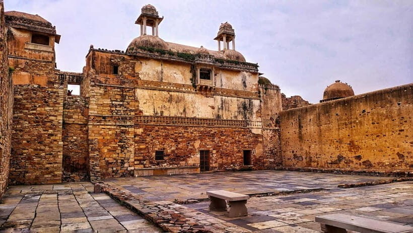 Udaipur: Guided Day Trip to Chittorgarh Fort - Rana Kumbha Palace: where strategy and royal life meet stone