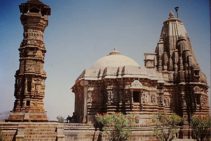 Udaipur: Guided Day Trip to Chittorgarh Fort - Lunch break inside the day: plan for self-paid food