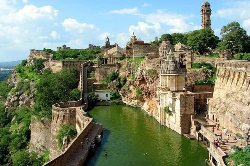 Udaipur: Guided Day Trip to Chittorgarh Fort - Gaumukh Reservoir: water as survival during sieges