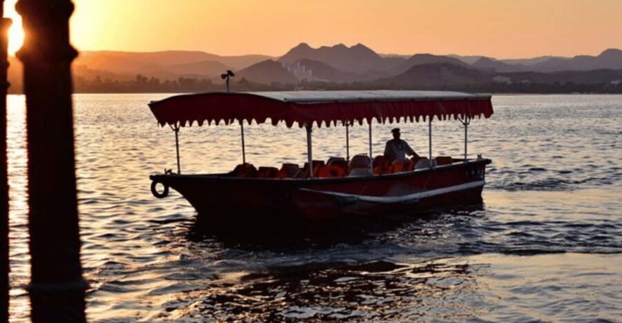 Udaipur: Guided Walking Tour of Ghats with Boat Ride - Key things to know before you go