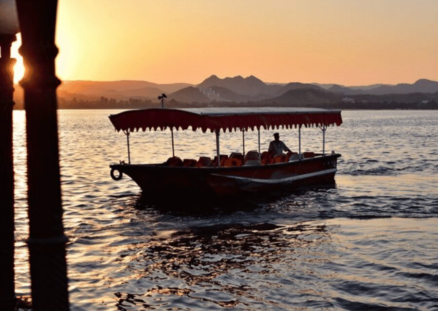 Udaipur: Guided Walking Tour of Ghats with Boat Ride - Hanuman Ghat and Nav Ghat: Smaller Stops, Better City Understanding