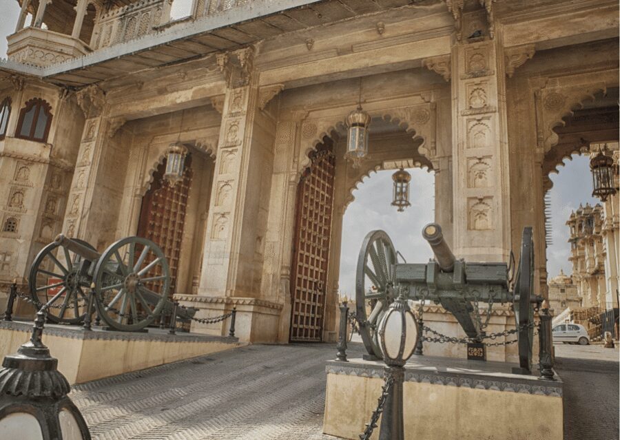 Udaipur: Guided Walking Tour of Ghats with Boat Ride - Walking with Traffic: What You’ll Feel During the Ghats Tour