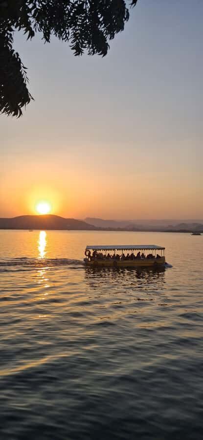 Udaipur Highlights: Private City Sightseeing guided tour - Old city walking, ghats, and the snack-and-sip rhythm