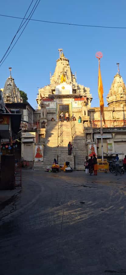 Udaipur Highlights: Private City Sightseeing guided tour - Market time for crafts and local products