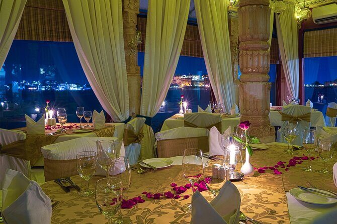 Udaipur: Jag Mandir Island Dinner with Boat Ride transfers - Udaipur views during dinner: lake, palaces, and the hill silhouette effect