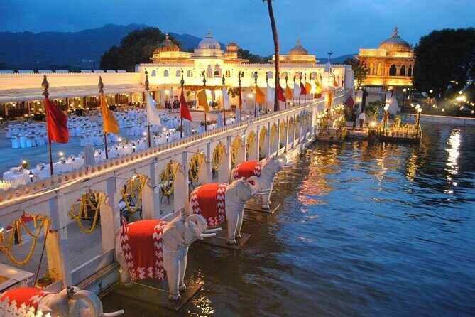 Udaipur: Jag Mandir Island Dinner with Boat Ride transfers - Jagmandir dinner setting: palatial views with inside-or-outside flexibility