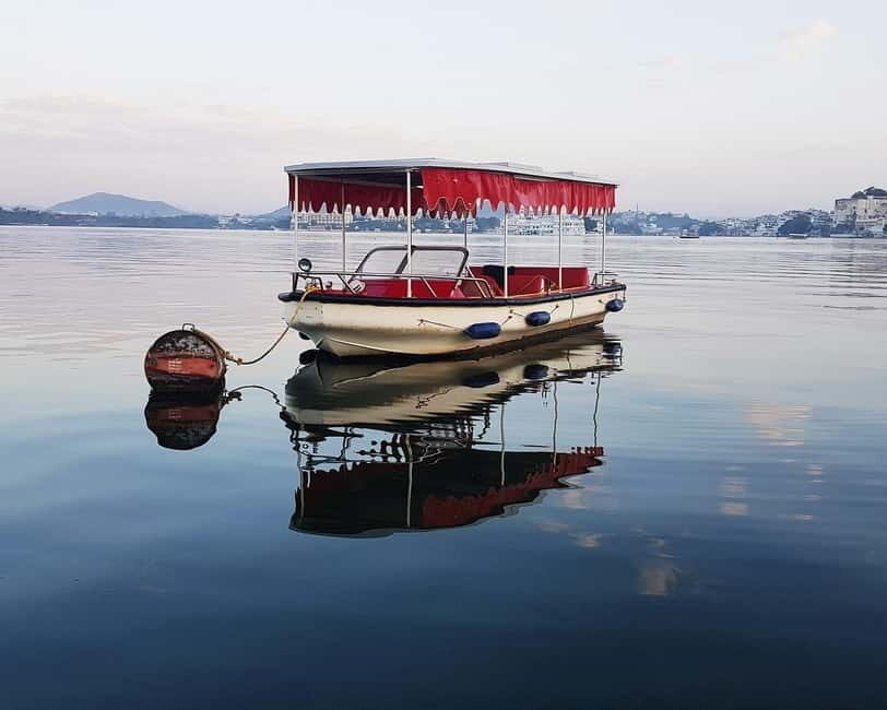 Udaipur Local Sightseeing Tour by Tuk-tuk (Rikshaw) - The royal views: turning up close at Lake Pichola