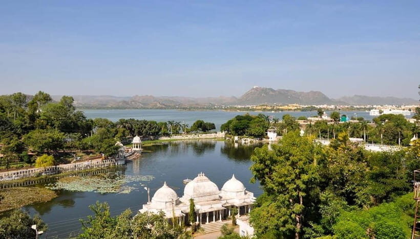 Udaipur Local Sightseeing Tour by Tuk-tuk (Rikshaw) - Morning start: Jagdish Temple and the City Palace pace