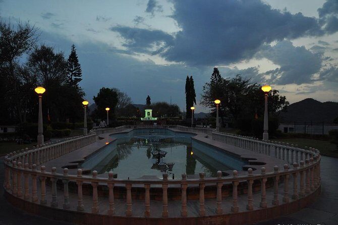 Udaipur Night Walk (2 Hours Guided Walking Tour) - Group size and pacing: who will enjoy this most