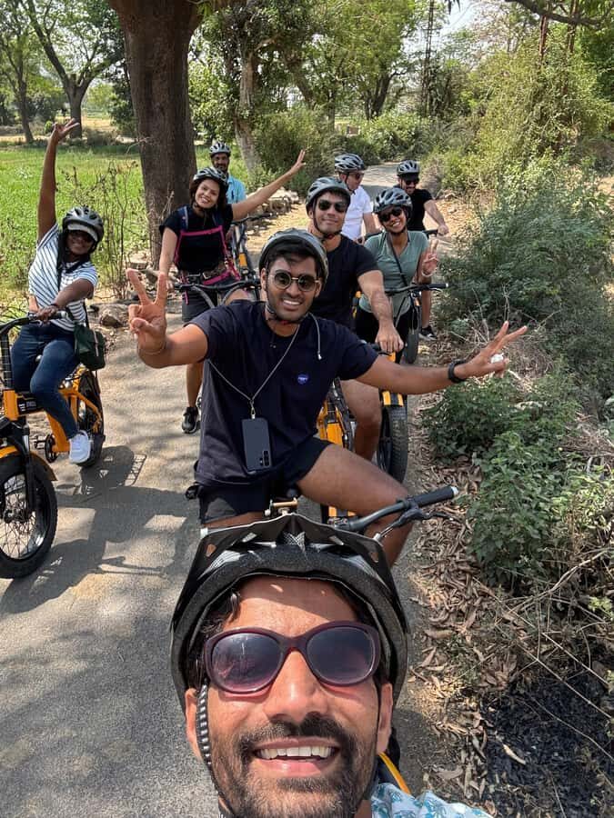 Udaipur: Off-the-Beaten Path Guided E-Bike Tour - Rani Road Stonework and the Lake Fatehsagar Setting