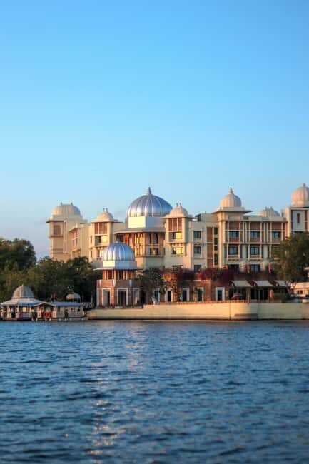 Udaipur Private Half/Full Day Sightseeing Tour by Car+Guide - Lake Pichola Views and the Boat Ride: The Udaipur Scene You Came For