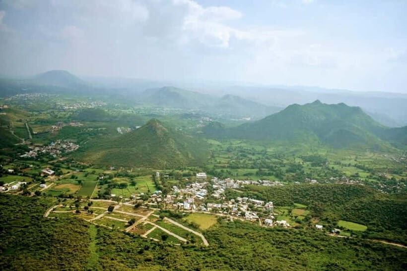 Udaipur: Sajjangarh Monsoon Palace Day Trip with Tickets - The Walk and the Photo Rhythm: Make It Easy on Yourself