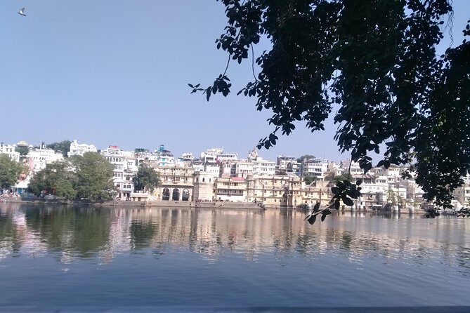 Udaipur Sightseeing Day Tour with Professional Guide - How a guided loop makes Udaipur feel doable in one day