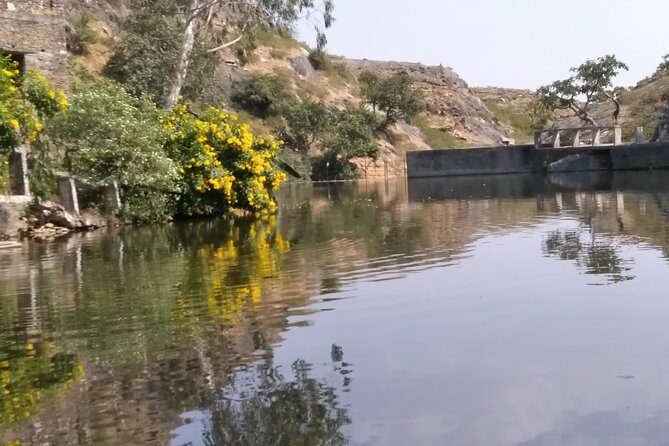 Udaipur Sightseeing Day Tour with Professional Guide - Fateh Sagar Lake and Maharana Pratap Smarak: a calmer rhythm