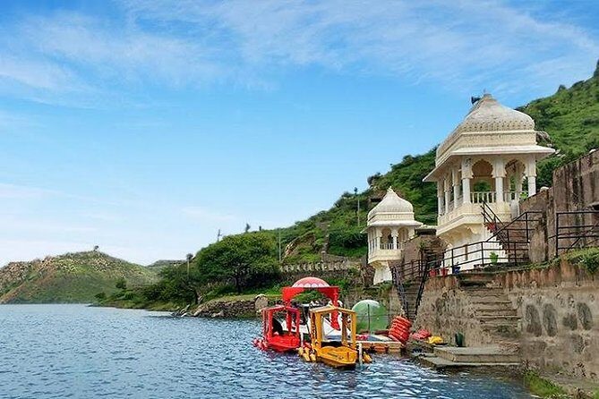 Udaipur Sightseeing Day Tour with Professional Guide and Driver - Pickup, A/C comfort, and the pace you should expect