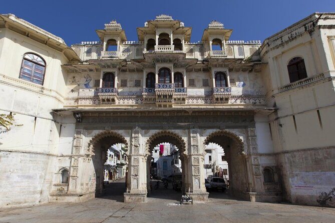 Udaipur Sightseeing Day Tour with Professional Guide - City Palace Museum: start with royal scale and skyline views