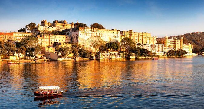 Udaipur Sightseeing Tour With Guide - Entering City Palace: your quickest path to understanding Udaipur