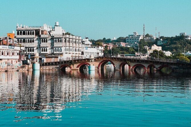 Udaipur Sightseeing Tour with Jagmandir Boat ride and City Palace - Stop 4: Lake Pichola—where the day turns scenic