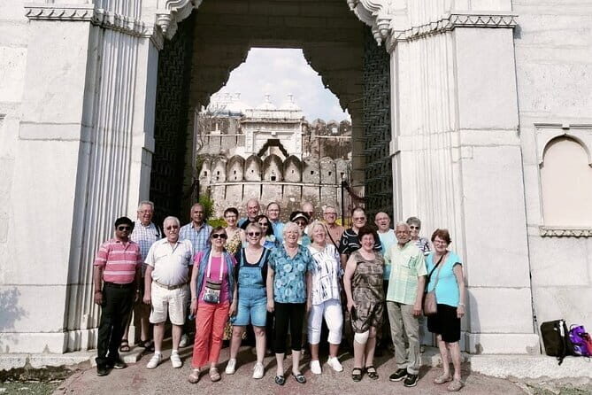 Udaipur to Kumbhalgarh and Ranakpur Full-Day Tour with Lunch - Entering Kumbhalgarh Fort: the second-largest wall and 15th-century power