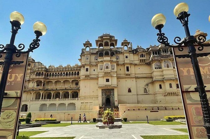 Udaipur Tour with Local Guide Hitesh - Fateh Sagar Lake sunset and finishing at Hathi Pol Bazaar