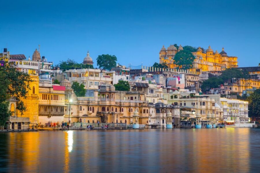 Udapiur: Night Walking Tour - Getting started at Aravali Vatika near Fateh Sagar