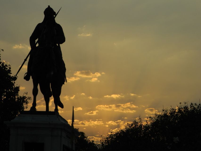 Udapiur: Night Walking Tour - Price and value: why $14 can be a fair deal
