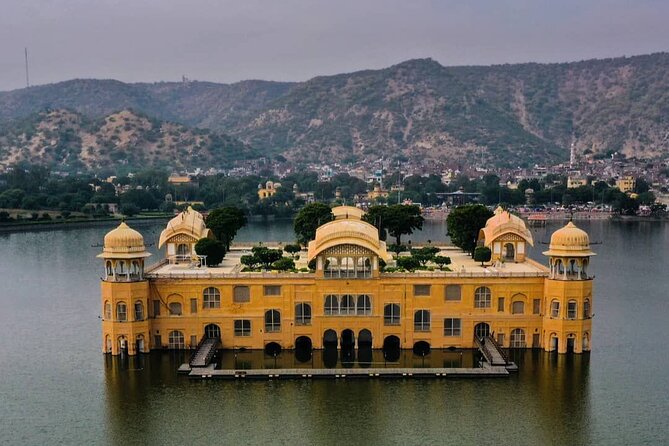 Ultimate Jaipur Tuk Tuk Tour with Pickup - Jal Mahal: the Water Palace quick stop on Man Sagar Lake