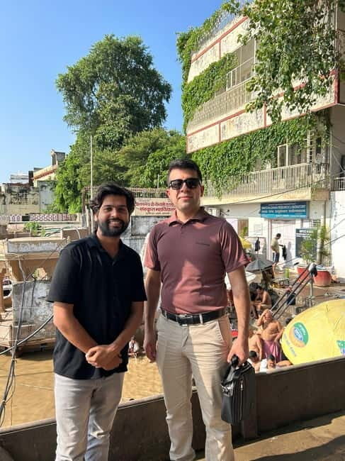 Varanasi: Ancient ghat walk tour with local guide - Key things you’ll notice on this ghat walk